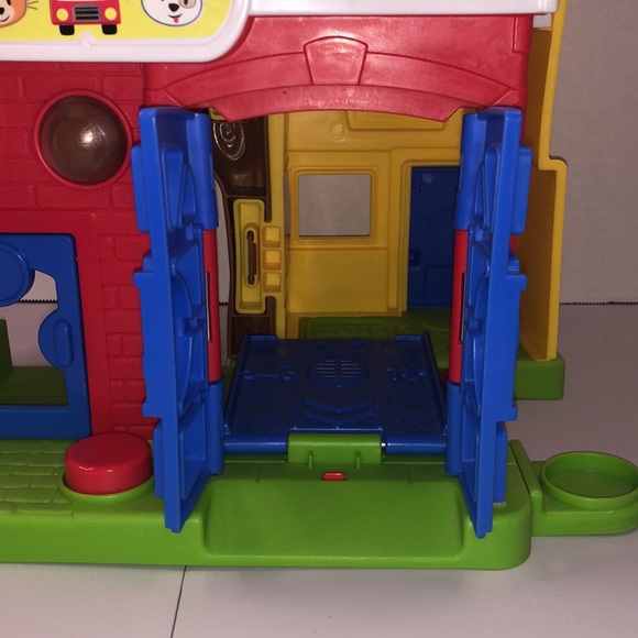 Fisher Price Little People Animal Rescue Adoption Center Playset Toy Incomplete - Picture 7 of 7